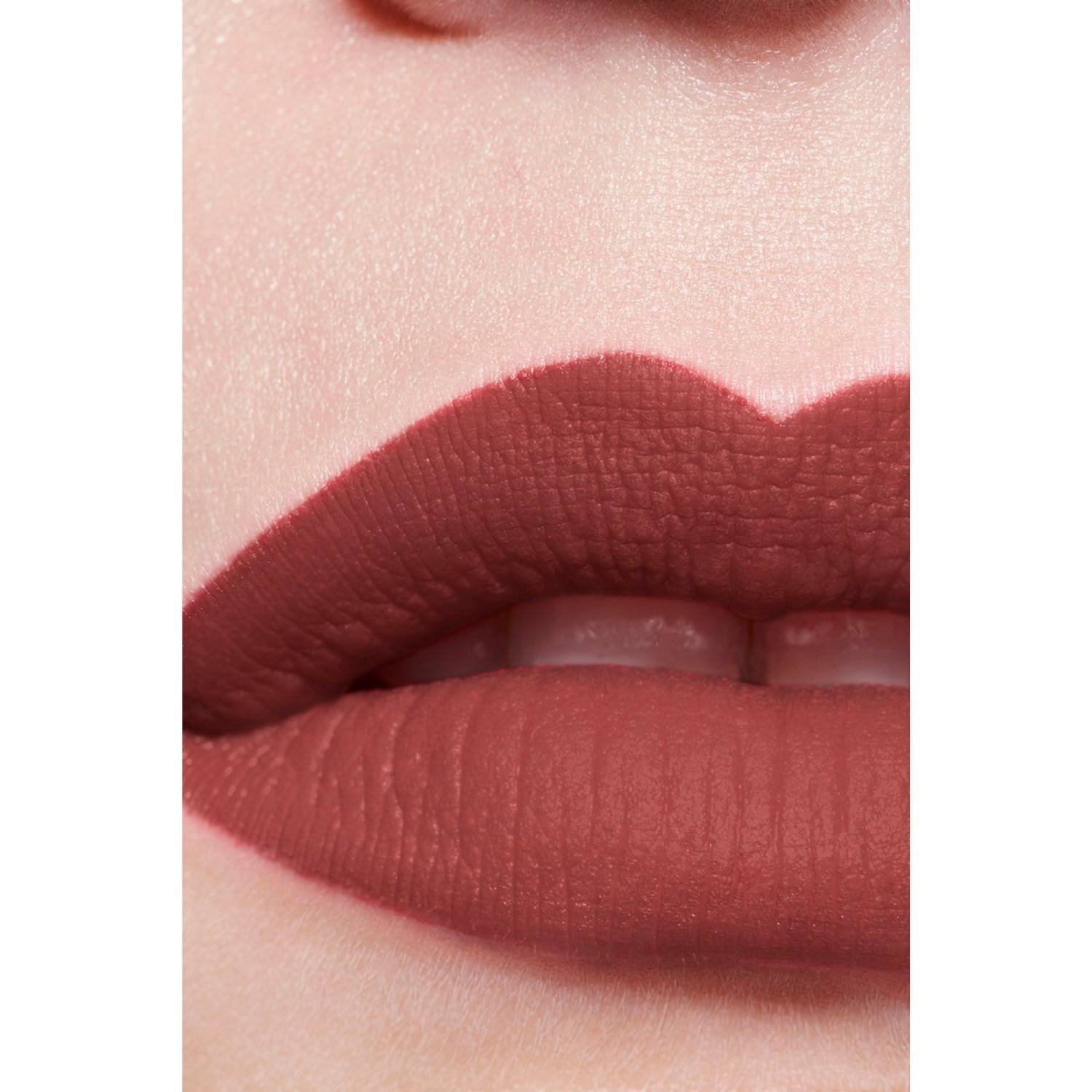 LA BARRA DE LABIOS LÍQUIDA MATE INTENSA DE LARGA DURACIÓN